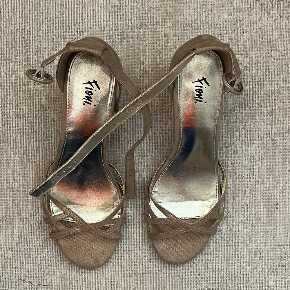 Fioni Gold Metallic Strappy Block Heel Ankle Strap Sandals Size 8.5